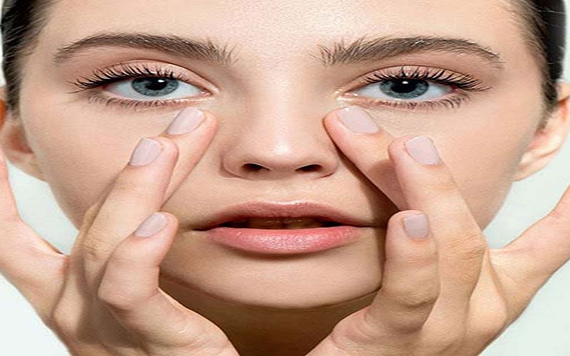 تمرین چشم‌ها برای کاهش خطوط و پف